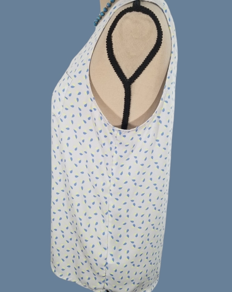 Caslon Scoop neckline sleeveless Pattern Top. Size Mp - Picture 3 of 10